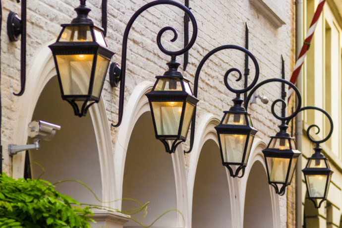 4 Best Outdoor Wall Lights to Illuminate Your Home in 2022